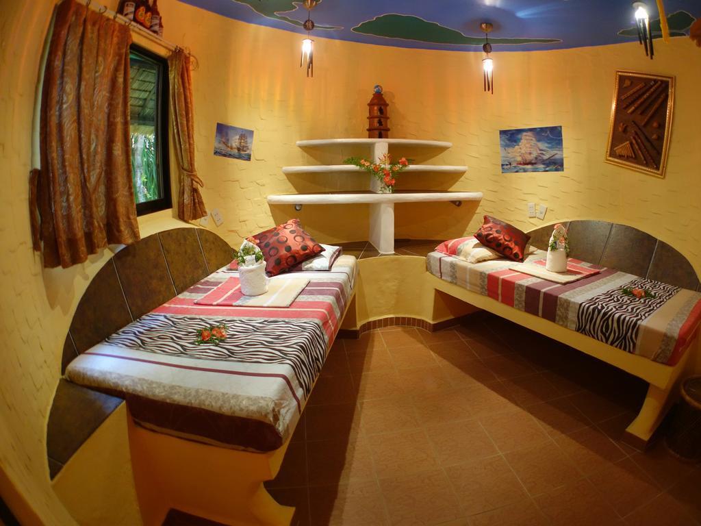 Takatuka Beach Resort Sipalay Buitenkant foto