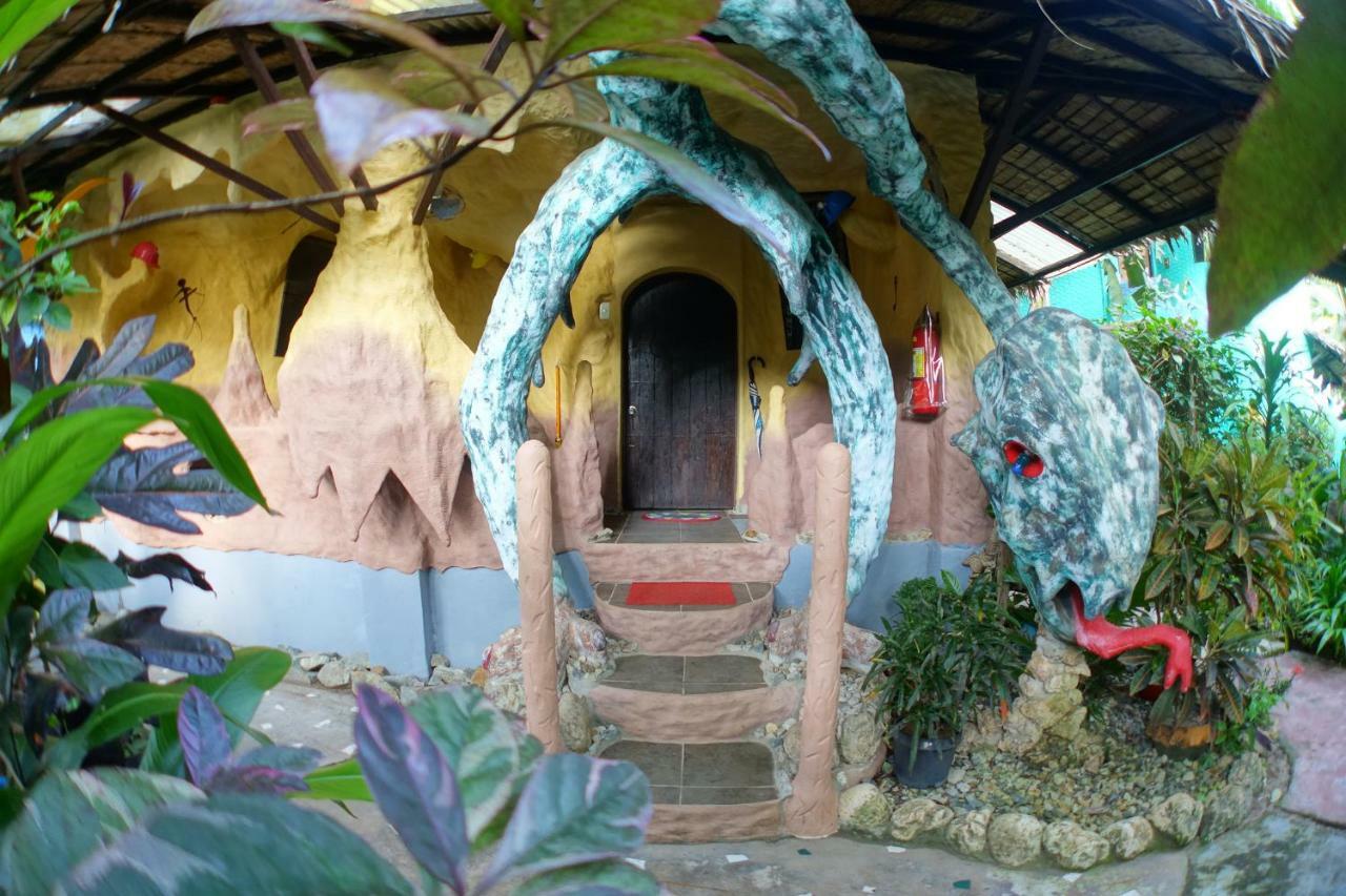Takatuka Beach Resort Sipalay Buitenkant foto